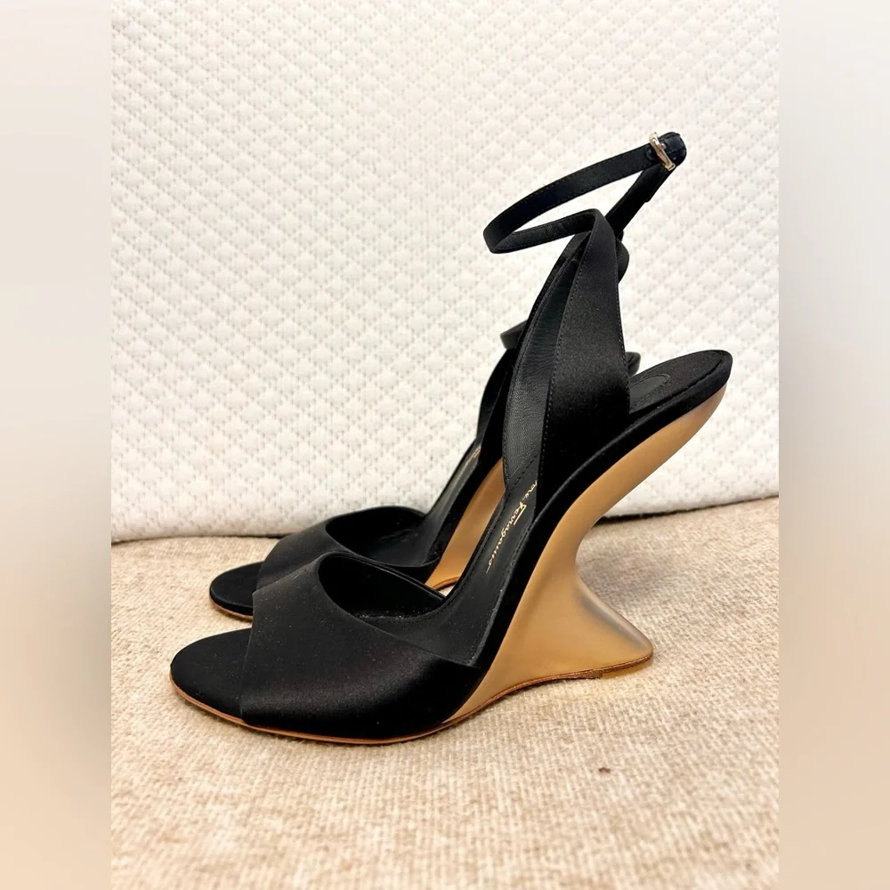 FERRAGAMO Arsina Womens Black Open Toe Gold Wedge Heeled Ankle Strap Sandal 8.5 - Picture 2 of 10
